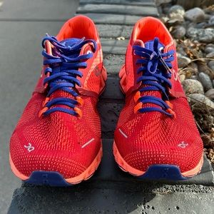 Barely worn size 6 On Cloud X